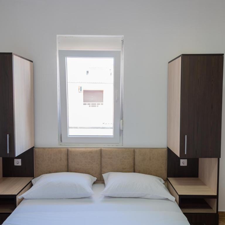 Vukli Apartments - Two-Bedroom Apartment with Balcony - 3