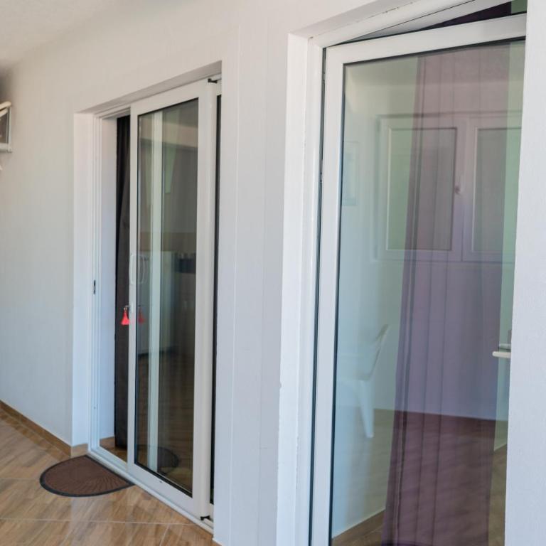 Vukli Apartments - Two-Bedroom Apartment with Balcony - 1