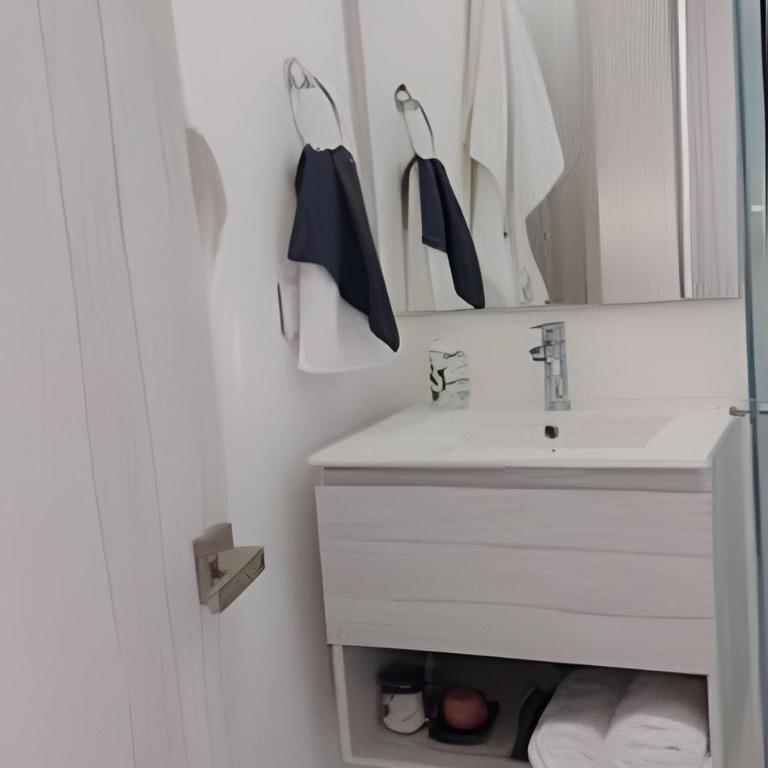 Estilo y comodidad a pasos de la playa en Irotama! - Deluxe One-Bedroom Apartment - 36