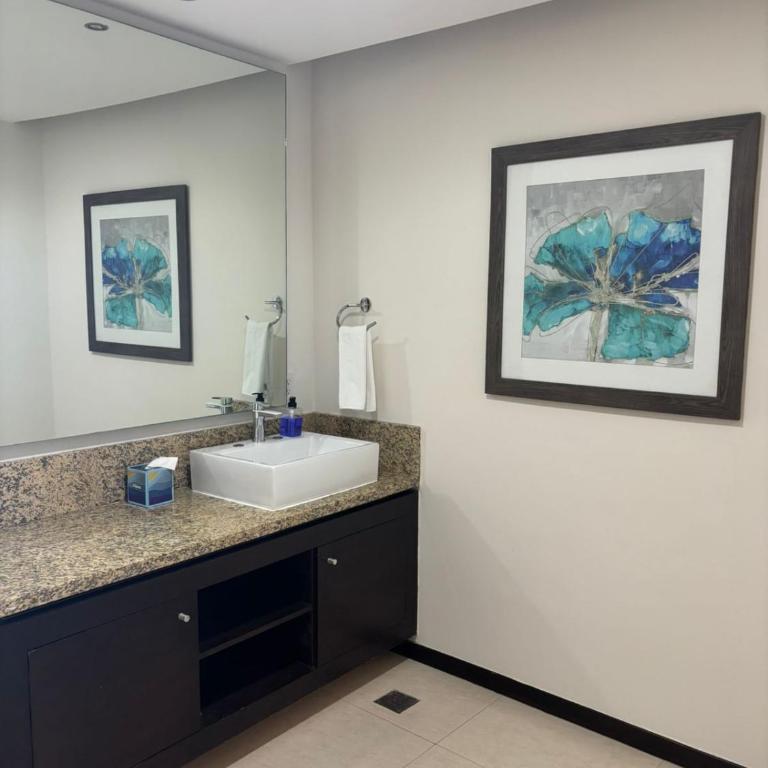 Espectacular departamento frente al mar - Three-Bedroom Apartment - 5