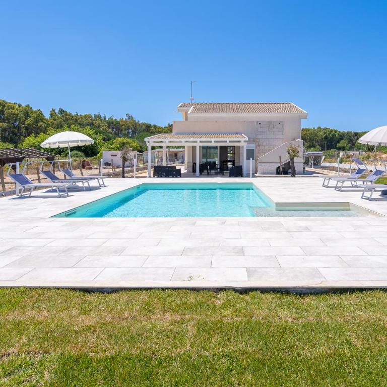 Villa very close to Santa Maria Del Focallo beach blue flag with private pool - Villa Superior - 1
