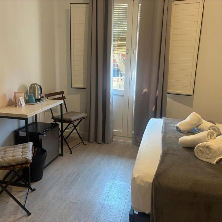 Hostal la Palmera - Double Room with Shared Bathroom and Private Shower - 8