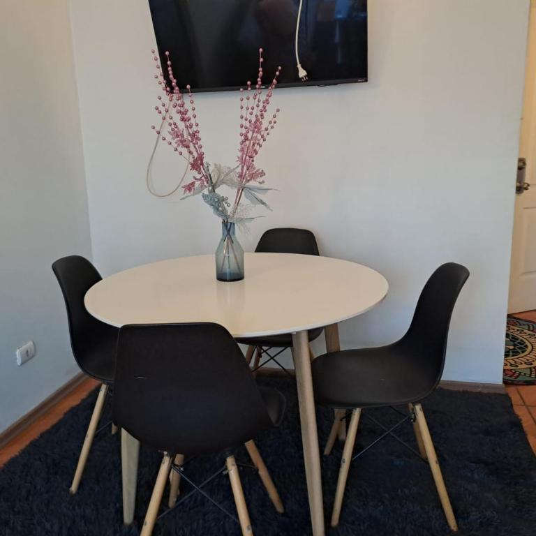 DEPARTAMENTOS CON DESAYUNO ESTACIONAMIENTO Y FACTURA 1 y 2piso - Apartamento de 3 dormitorios - 4