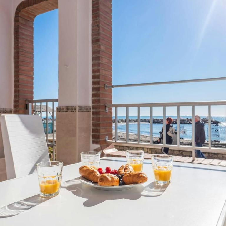Vistas al mar y esencia malagueña en Pedregalejo - Apartamento de 2 dormitorios - 1