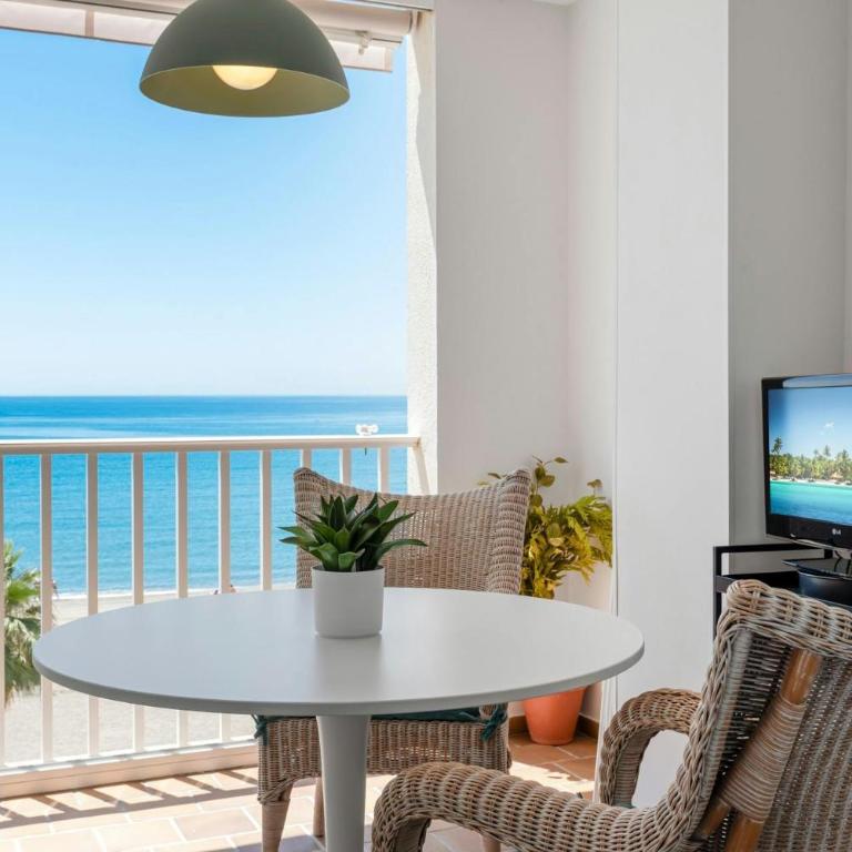 Bonito piso en primera línea de playa en Estepona - One-Bedroom Apartment - 5