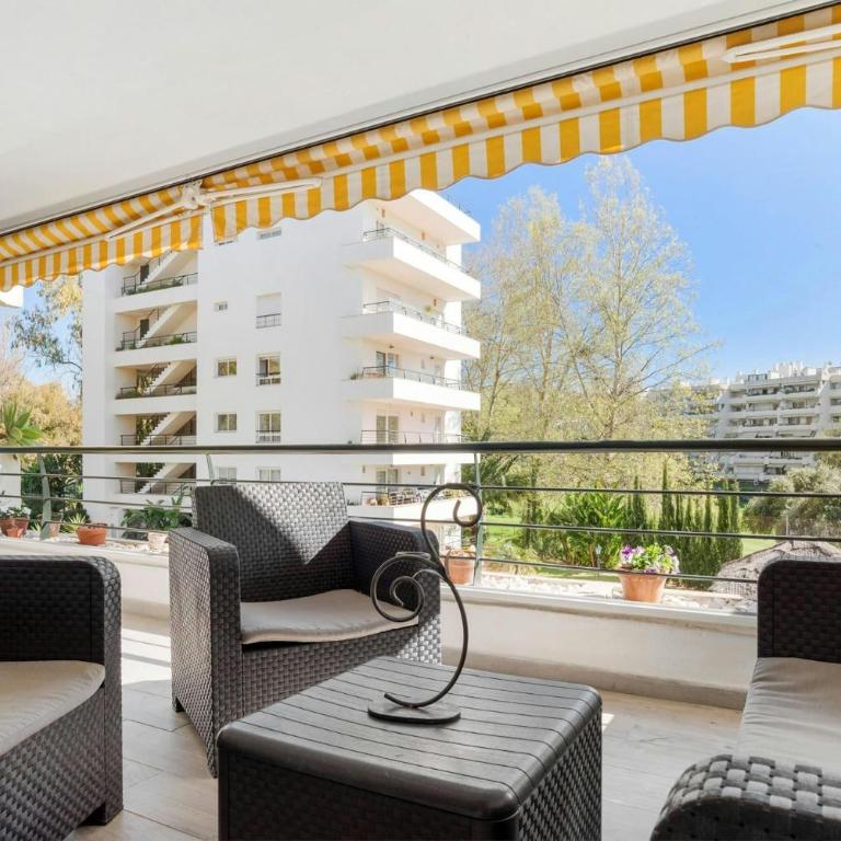Apartamento en Guadalmina con vistas al golf - Two-Bedroom Apartment - 1