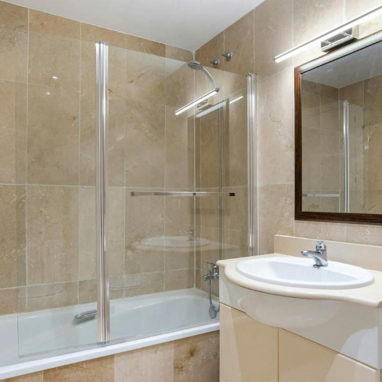 Apartamento en Guadalmina con vistas al golf - Two-Bedroom Apartment - 11