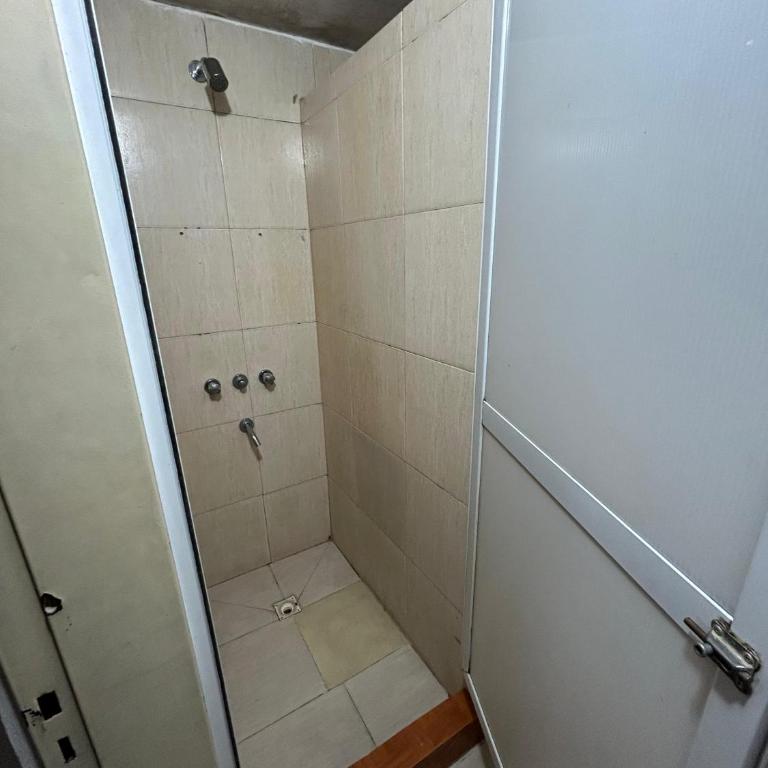 Central Paz Hostel - Bed in 10-Bed Mixed Dormitory Room - 6