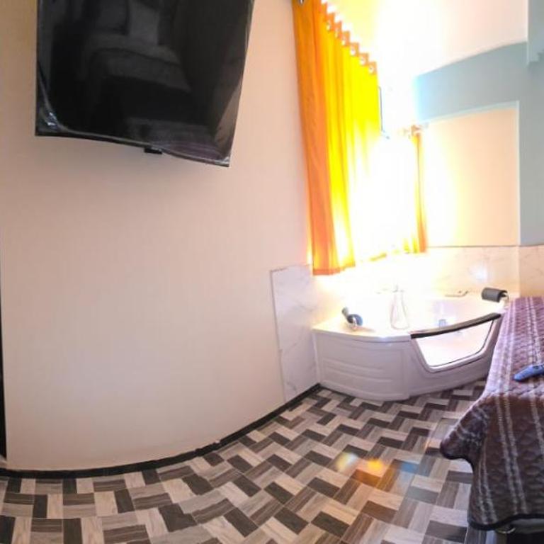 CLUB 33 FIT Hotel Gym - Suite - 2