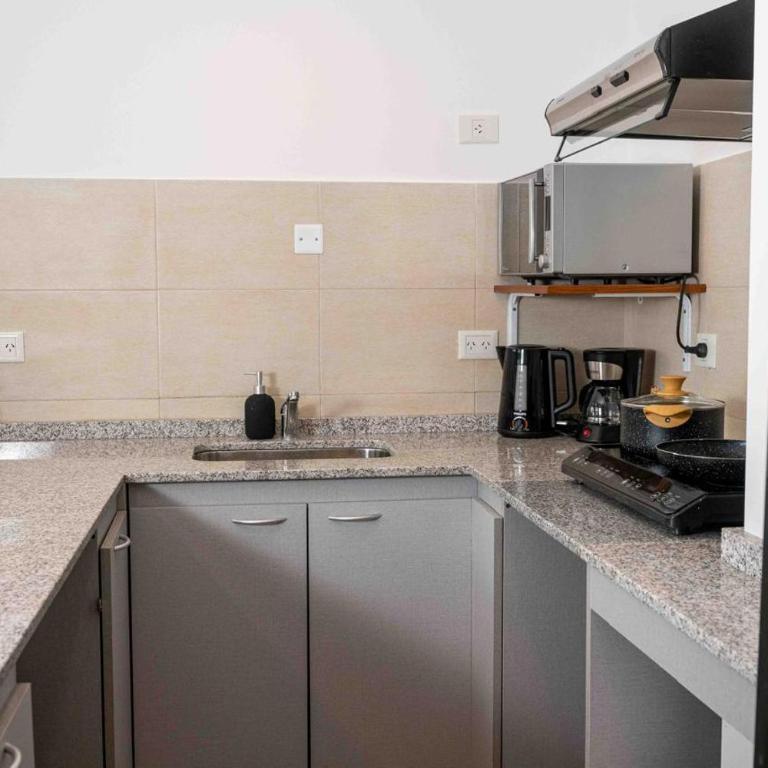 A metros de la calle principal - Apartamento de 1 dormitorio - 23