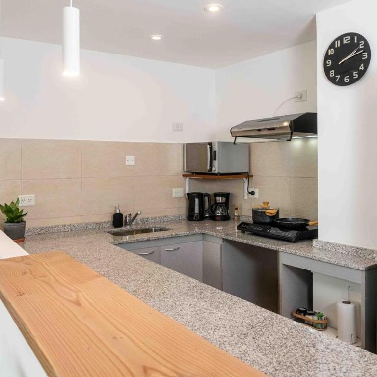 A metros de la calle principal - Apartamento de 1 dormitorio - 26