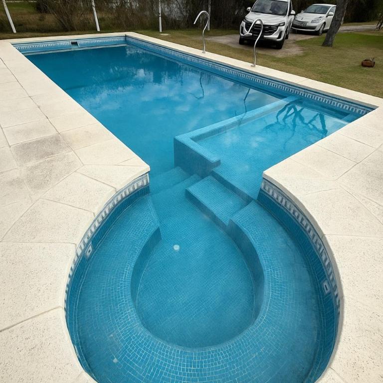 Gran casa con piscina en Gualeguaychú - Casa de 3 dormitorios - 1