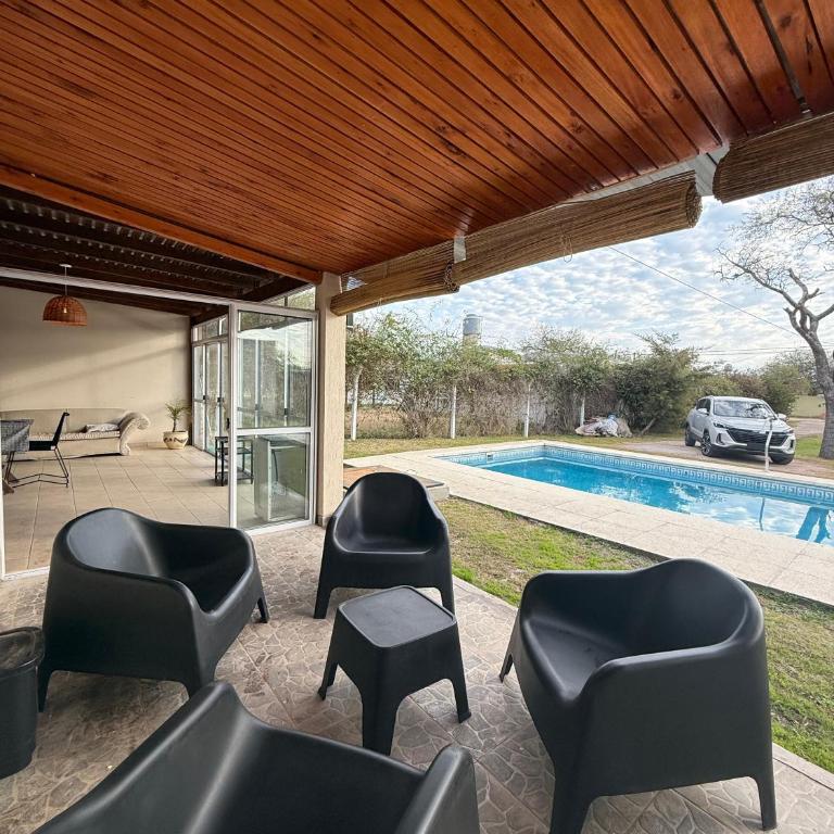 Gran casa con piscina en Gualeguaychú - Casa de 3 dormitorios - 10