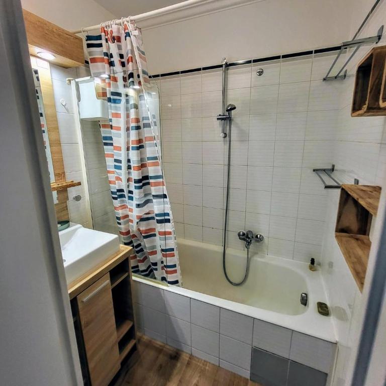 Beau T2 à Golfe-Juan vue piscines parc tropical Résidence du Golf proches plages - Apartment mit 1 Schlafzimmer - 44