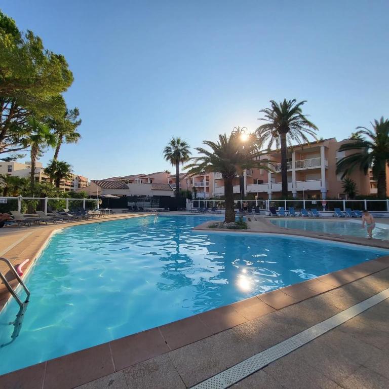 Beau T2 à Golfe-Juan vue piscines parc tropical Résidence du Golf proches plages - Apartment mit 1 Schlafzimmer - 32