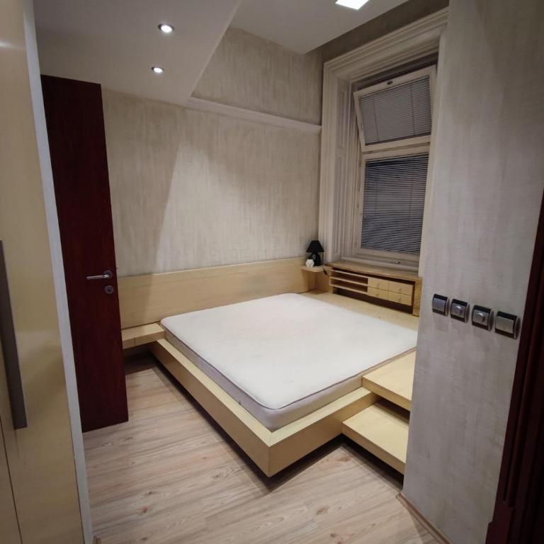 Noir Royale - Modern, Luxury, 3-level apartment - Two-Bedroom Deluxe Apartment - 12