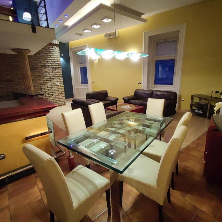 Noir Royale - Modern, Luxury, 3-level apartment - Two-Bedroom Deluxe Apartment - 7