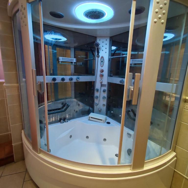 Noir Royale - Modern, Luxury, 3-level apartment - Two-Bedroom Deluxe Apartment - 16