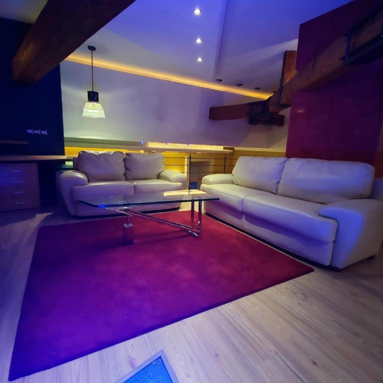 Noir Royale - Modern, Luxury, 3-level apartment - Two-Bedroom Deluxe Apartment - 20
