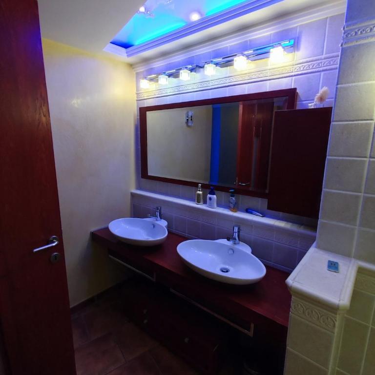 Noir Royale - Modern, Luxury, 3-level apartment - Two-Bedroom Deluxe Apartment - 17