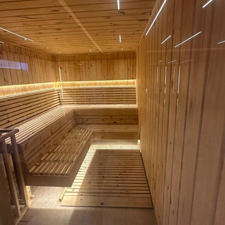 Luxury one bedroom apartment, high amenities - Two-Bedroom Apartment - 36