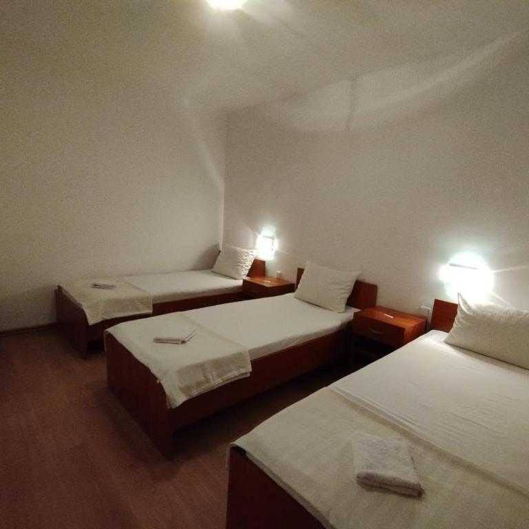 Motel Bella Italia - Standardna Trokrevetna Soba - 7