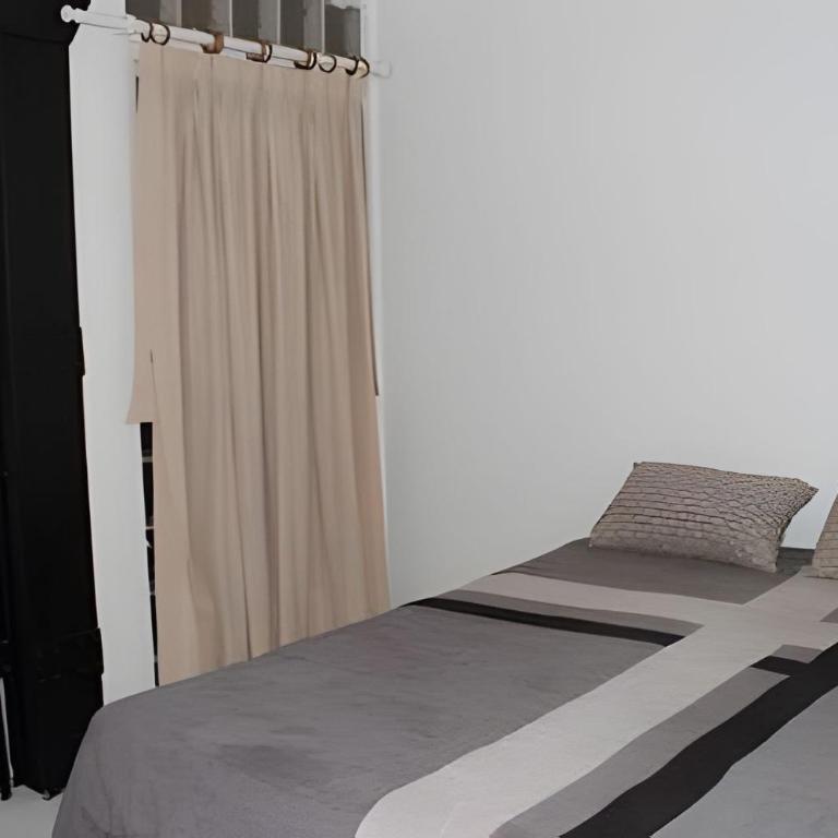 Hermoso Dúplex en San Cristóbal, Buenos Aires - Cama en dormitorio masculino compartido - 3