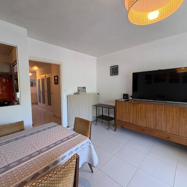 Bel appartement à St Jean de Monts avec balcon et parking, proche plage et commerces - FR-1-323-585 - Apartment - 6