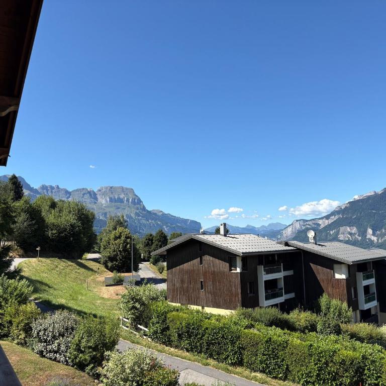 Appartement 2 chambres, mezzanine, vue Mont Blanc, proche village, parking - FR-1-560-164 - Appartement - 16