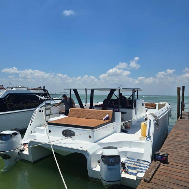 Barco privado de lujo para tu familia y amigos en Cancun-isla mujeres - Mobile Home - 5