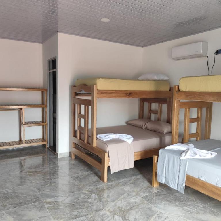 Habitaciones con wifi a 5 minutos de la playa - Habitación Familiar con balcón - 4