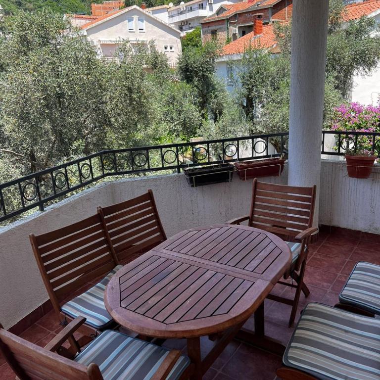 Yulia Apartments - One-Bedroom Apartment - 1