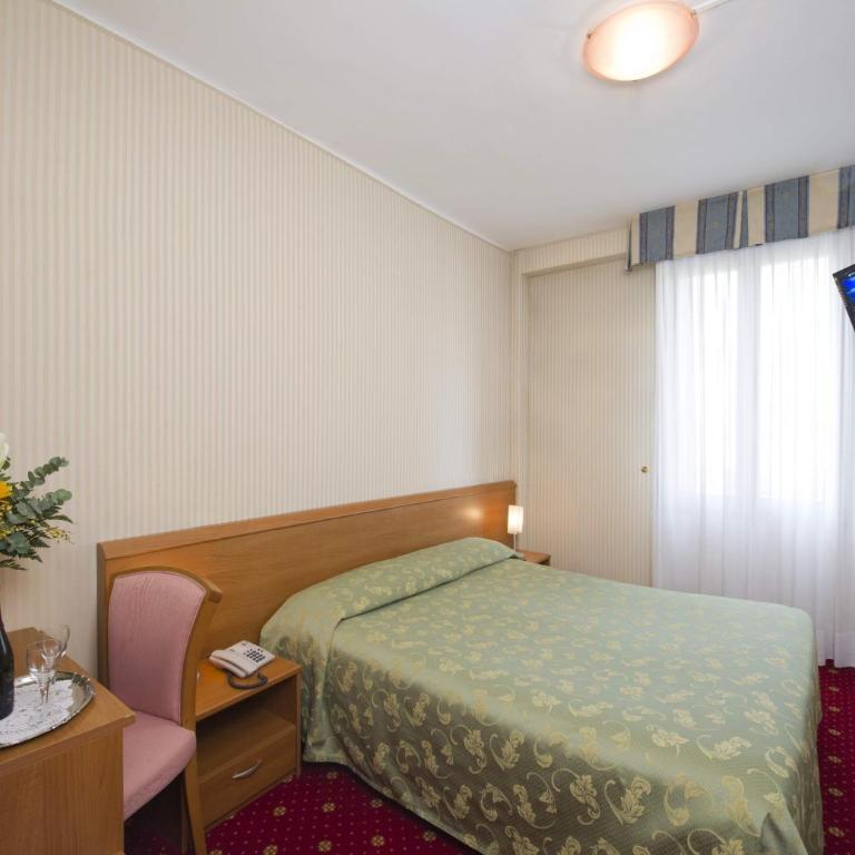 Hotel Nazionale - Camera Matrimoniale - 9