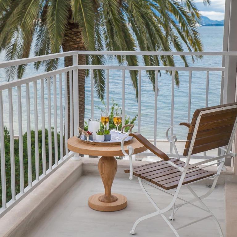 Boutique Hotel and Spa Blanc & Bleu - Blanche - Double Room with Balcony and Side Sea View - 4