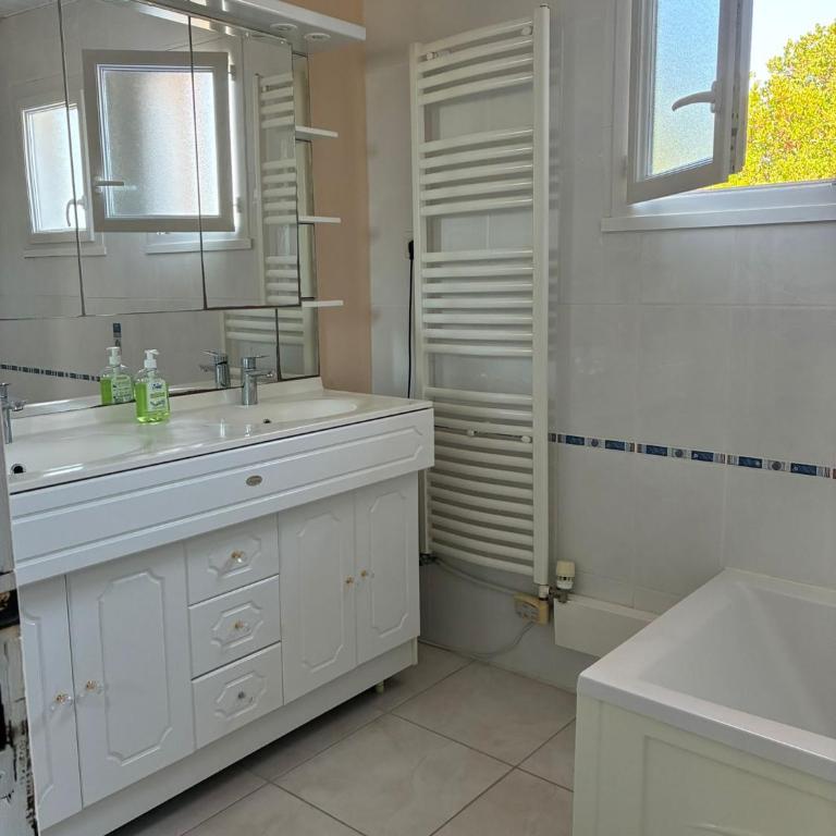 Villa La Hume proche port plage commodités Bassin d'Arcachon avec piscine chauffée - Maison de Vacances 3 Chambres - 47