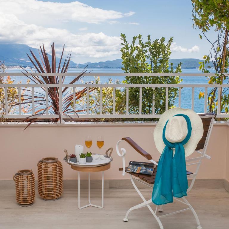Boutique Hotel and Spa Blanc & Bleu - Blanche - Junior Suite with Terrace and Sea View - 9