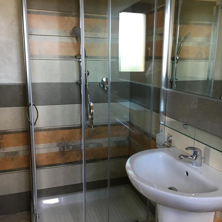 La Piazzetta Guest House - Camera Matrimoniale/Doppia con Letti Singoli con Bagno Privato - 2