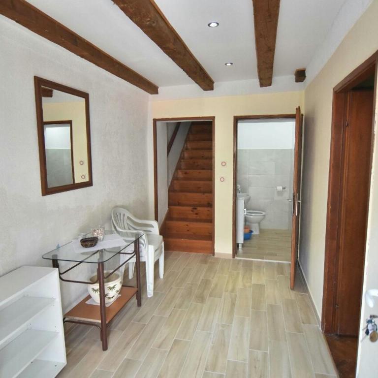 Garden Vista Stone House - Three-Bedroom House - 8