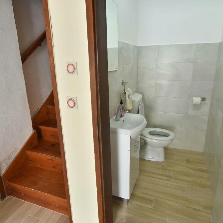 Garden Vista Stone House - Three-Bedroom House - 9