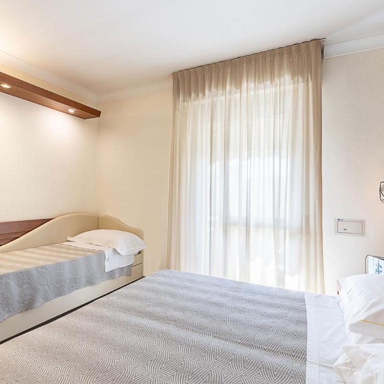Hotel Poker - Triple Room with Balcony - 2