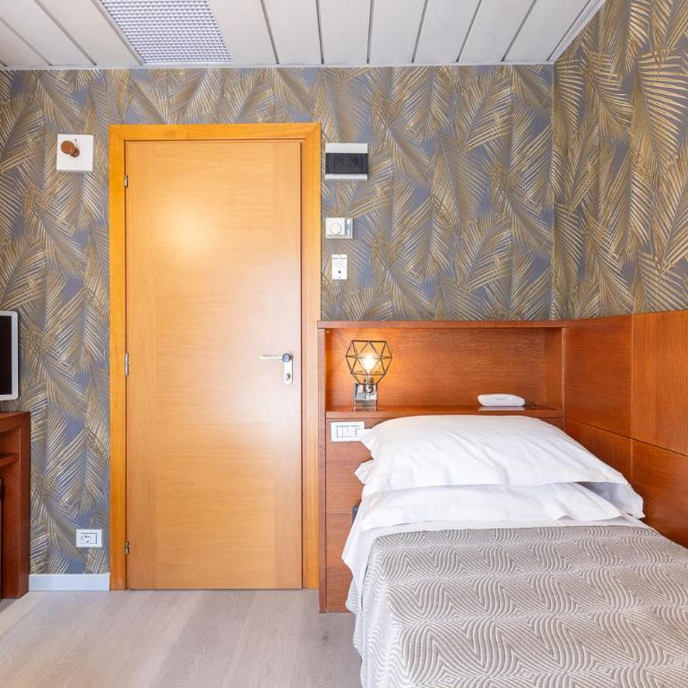 Hotel Poker - Single Room with Balcony - 1