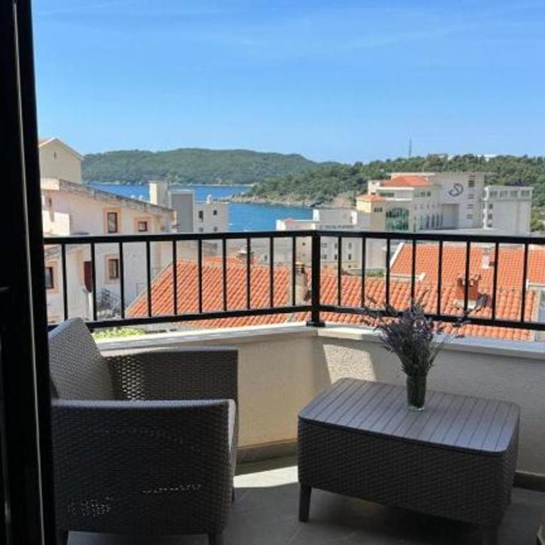 One bedroom apartment with sea view Becici - One-Bedroom Apartment - 1