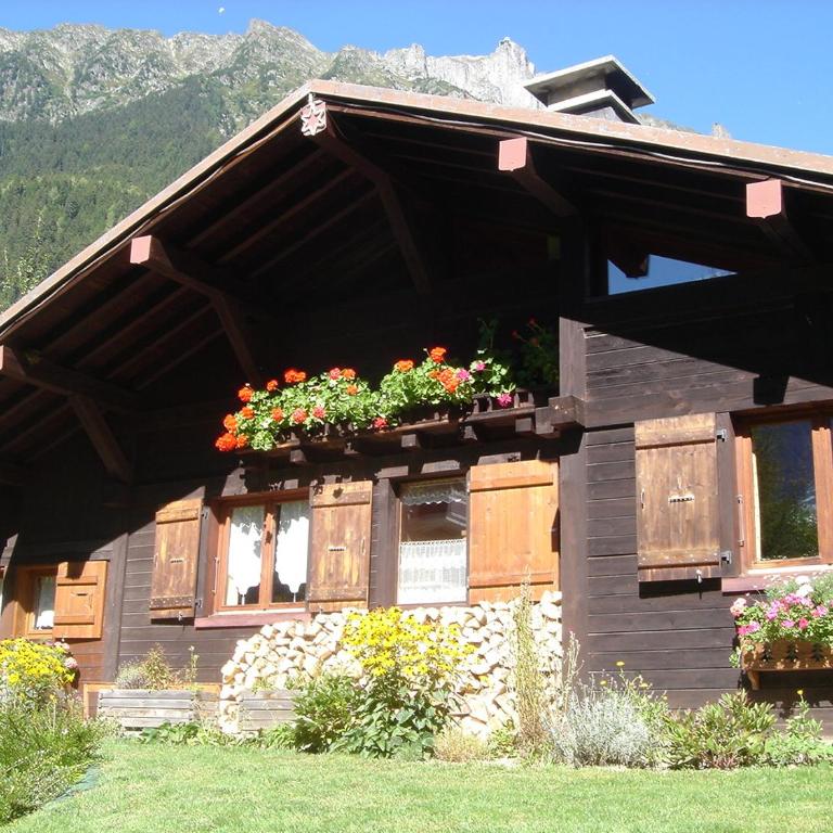 Chalet des Glaciers - Three-Bedroom Chalet - 1