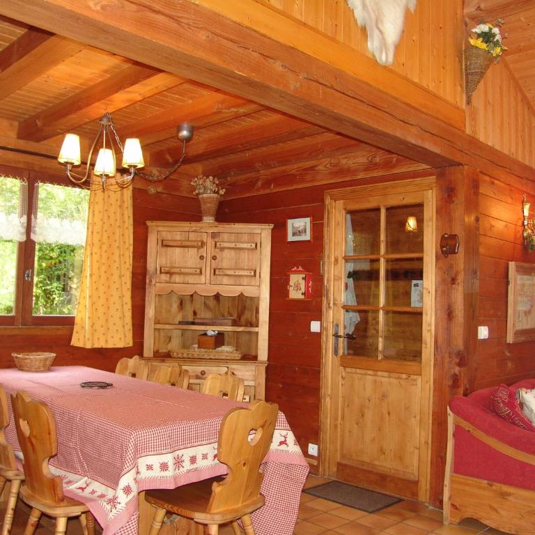 Chalet des Glaciers - Three-Bedroom Chalet - 9