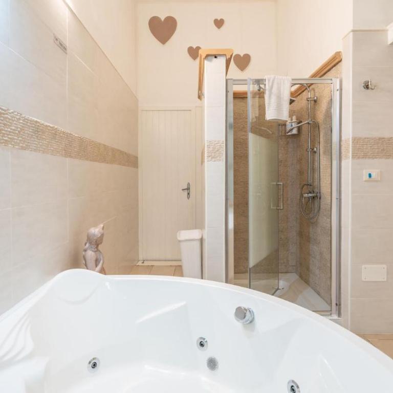 V&M Suite con Jacuzzi by Rentbeat - Appartamento con 1 Camera da Letto - 13