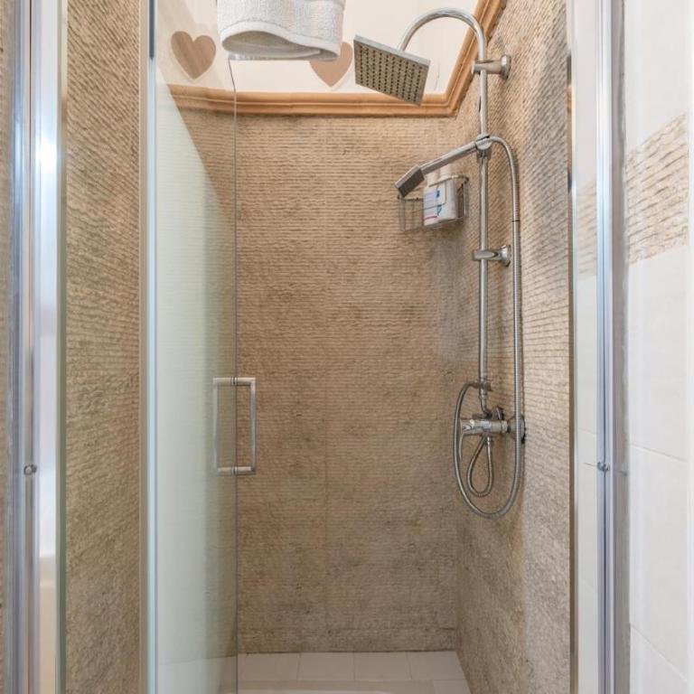 V&M Suite con Jacuzzi by Rentbeat - Appartamento con 1 Camera da Letto - 16