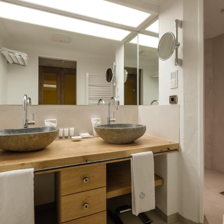 Sonnenalp Resort - Classic Room Double Bed - 2