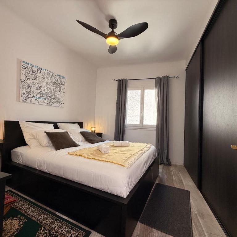 Le Peyrou - Elegant One-Bedroom Apartment for up to 4 Guests - Free Parking - Air Conditioning - Prime City Center Location - Apartment - 13
