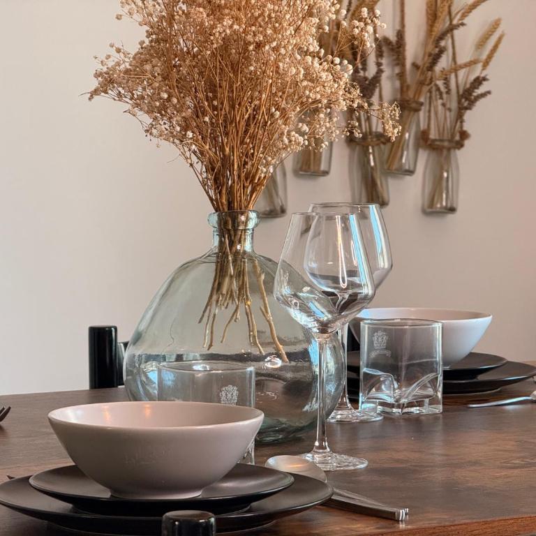 Le Peyrou - Elegant One-Bedroom Apartment for up to 4 Guests - Free Parking - Air Conditioning - Prime City Center Location - Apartment - 17