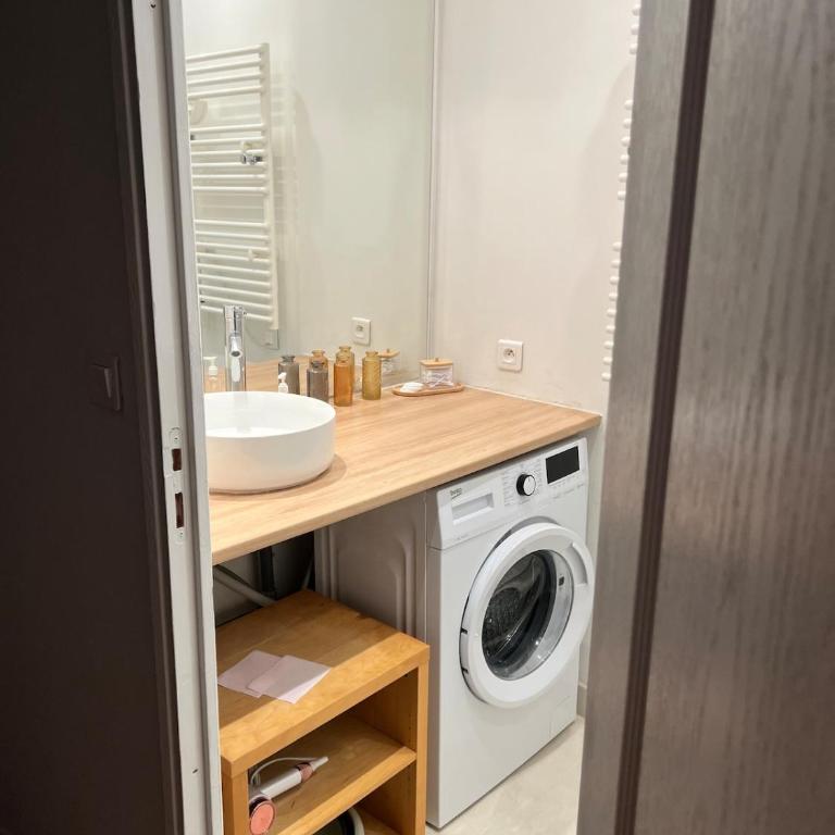 Cœur de toits un rooftop au centre de Nîmes - Three-Bedroom Apartment - 3